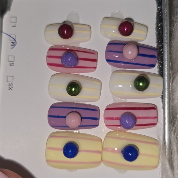 Short 3D Bubble Press On Nails White Pastel Stripe Kawaii Y2K Set - Picture 3 of 3